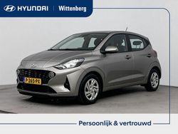 Brass metallic (r3w) Gebruikt 2022 Hyundai i10 Comfort Hatchback | € 12.900 (Eerlijke prijs)