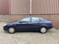 Blauw Gebruikt 2000 Ford Focus Ghia Sedan | € 1.488 (Eerlijke prijs)