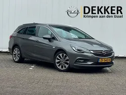 Grijs, metallic lak Gebruikt 2018 Opel Astra Innovation Stationwagen | € 12.950 (Iets duurder)
