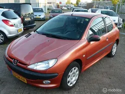 Oranje Gebruikt 2001 Peugeot 206 Hatchback | € 1.450 (Eerlijke prijs)