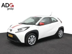 Wit Gebruikt 2023 Toyota Aygo Play Hatchback | € 17.450 (Eerlijke prijs)