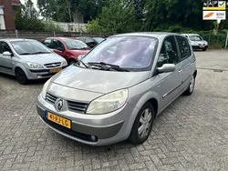 Beige Gebruikt 2005 Renault Scénic II Luxe MPV | € 1.250 (Goede deal)
