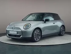 Grijs Nieuw 2024 Mini Cooper Classic Hatchback | € 30.700 (Goede deal)