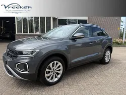 Grijs Gebruikt 2024 VW T-Roc Life SUV | € 32.895 (Goede deal)