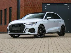 Wit, metallic lak Gebruikt 2022 Audi A3 Sportback e-tron Competition Sedan | € 34.950 (Eerlijke prijs)