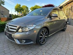 Grijs Gebruikt 2012 Mercedes B200 Ambition MPV | € 11.850 (Eerlijke prijs)