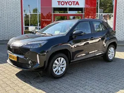 Zwart Gebruikt 2024 Toyota Yaris Cross SUV | € 28.900 (Eerlijke prijs)