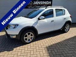 Wit Gebruikt 2015 Dacia Sandero Lauréate Hatchback | € 7.495 (Eerlijke prijs)
