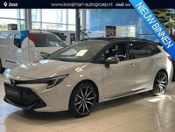 Dynamic grey / zwart dak Nieuw 2025 Toyota Corolla Sport Stationwagen | € 44.995 (Super prijs)