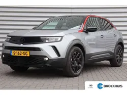 Grijs, metallic lak Gebruikt 2022 Opel Mokka-e GS Line SUV | € 19.900