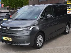 Grijs Gebruikt 2023 VW Multivan Style Van | € 54.795 (Goede deal)