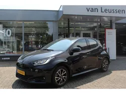 Zwart Gebruikt 2023 Toyota Yaris Hatchback | € 21.390 (Eerlijke prijs)