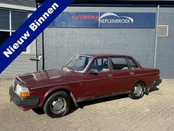 Rood Gebruikt 1982 Volvo 240 Sedan | € 4.950