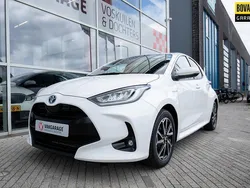 Wit Gebruikt 2021 Toyota Yaris Hybrid Design Hatchback | € 21.950 (Eerlijke prijs)