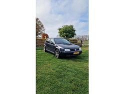 Zwart (metallic) Gebruikt 2002 VW Golf IV Sportline Hatchback | € 2.250 (Eerlijke prijs)