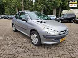 Grijs Gebruikt 2001 Peugeot 206 Hatchback | € 1.499 (Eerlijke prijs)