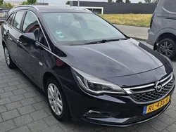 Blauw Gebruikt 2017 Opel Astra Edition Stationwagen | € 8.000 (Goede deal)