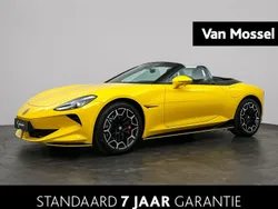 Geel, metallic lak Nieuw 2025 MG Cyberster Trophy Cabriolet | € 69.949