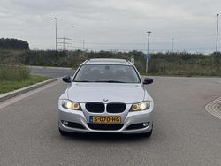 Grijs Gebruikt 2012 BMW 318 Luxury Line Stationwagen | € 9.975 (Eerlijke prijs)