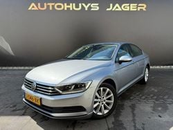 Grijs, metallic lak Gebruikt 2018 VW Passat Comfortline Sedan | € 14.950 (Super prijs)