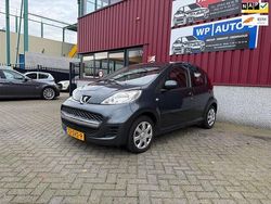 Grijs (metallic) Gebruikt 2011 Peugeot 107 Hatchback | € 3.950 (Eerlijke prijs)