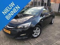 Zwart Gebruikt 2013 Opel Astra Selection Hatchback | € 6.450 (Eerlijke prijs)