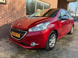 Rood Gebruikt 2014 Peugeot 208 Style Hatchback | € 5.750 (Goede deal)