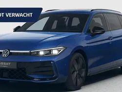 Blauw Gebruikt 2025 VW Passat R-line Edition Stationwagen | € 51.900