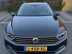 Grijs Gebruikt 2018 VW Passat Highline Stationwagen | € 20.999 (Eerlijke prijs)