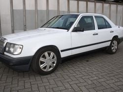 Wit Gebruikt 1986 Mercedes 200 Sedan | € 3.999
