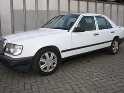Wit Gebruikt 1986 Mercedes 200 Sedan | € 3.999