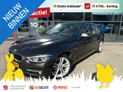 Bruin, metallic lak Gebruikt 2016 BMW 318 Executive Sedan | € 15.950 (Eerlijke prijs)