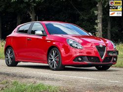 Rood Gebruikt 2017 Alfa Romeo Giulietta Veloce Hatchback | € 19.899 (Eerlijke prijs)