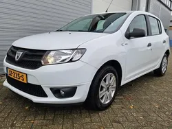 Wit Gebruikt 2016 Dacia Sandero Lauréate Hatchback | € 4.500