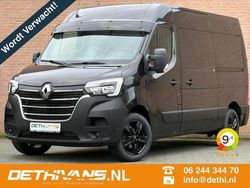 Zwart (metallic) Gebruikt 2024 Renault Master | € 27.850