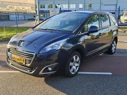 Blauw Gebruikt 2015 Peugeot 5008 Style MPV | € 2.999