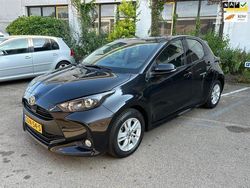 Zwart Gebruikt 2024 Toyota Yaris Business Edition Hatchback | € 22.499 (Eerlijke prijs)