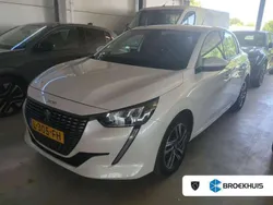 Wit Gebruikt 2021 Peugeot 208 Allure Hatchback | € 18.900 (Eerlijke prijs)