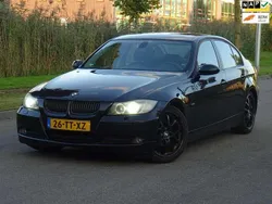 Zwart, metallic lak Gebruikt 2007 BMW 318 Executive Sedan | € 999