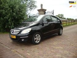 Zwart Gebruikt 2009 Mercedes B180 MPV | € 4.245 (Duur)