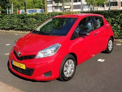 Rood Gebruikt 2012 Toyota Yaris Comfort Sedan | € 5.500 (Super prijs)