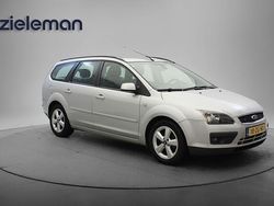 Grijs Gebruikt 2008 Ford Focus Futura Stationwagen | € 1.345 (Goede deal)