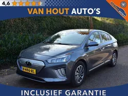 Grijs, metallic lak Gebruikt 2020 Hyundai Ioniq Comfort Sedan | € 15.950 (Eerlijke prijs)
