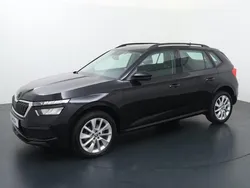 Zwart, metallic lak Gebruikt 2021 Skoda Kamiq Ambition SUV | € 23.840 (Eerlijke prijs)