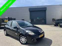 Zwart Gebruikt 2011 Renault Clio II Collection Hatchback | € 2.699 (Eerlijke prijs)