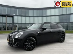 Zwart, metallic lak Gebruikt 2022 Mini Cooper Clubman Business Stationwagen | € 30.880 (Eerlijke prijs)