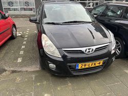 Zwart Gebruikt 2010 Hyundai i20 Dynamiq MPV | € 2.250 (Goede deal)