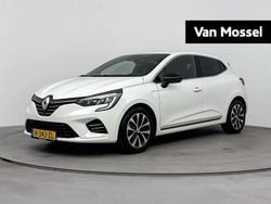 Wit Gebruikt 2022 Renault Clio V Techno Hatchback | € 17.935 (Eerlijke prijs)