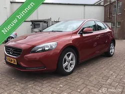 Rood, metallic lak Gebruikt 2014 Volvo V40 Business Edition Stationwagen | € 6.800 (Eerlijke prijs)