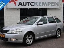 Grijs, metallic lak Gebruikt 2012 Skoda Octavia Elegance Stationwagen | € 8.900 (Eerlijke prijs)